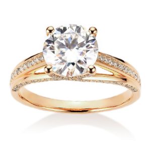 Brilliant round cut Solitaire 18K Gold Moissanite centre stone